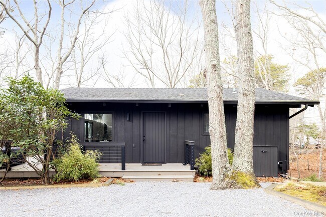 Building Photo - 15 Lake View Ct