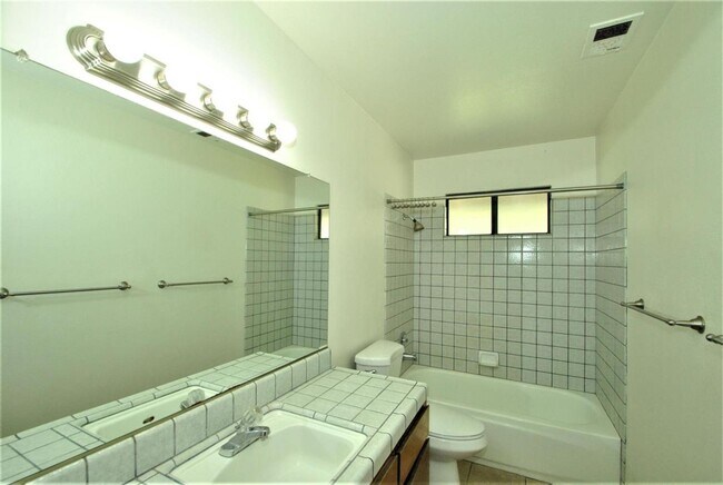 Building Photo - 1161 Filbert Ave