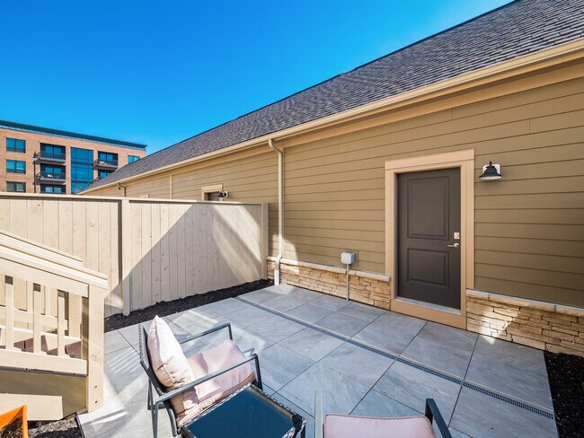 Building Photo - 928 Pullman Pl