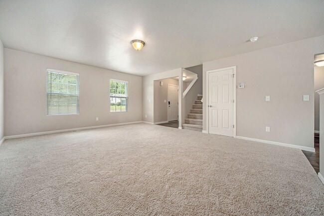 Building Photo - Newer Home for Lease!