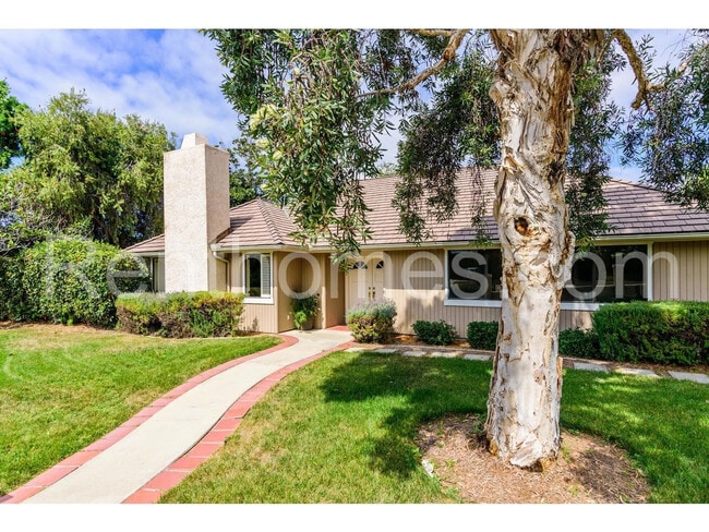 Building Photo - 2822 Mesa Dr