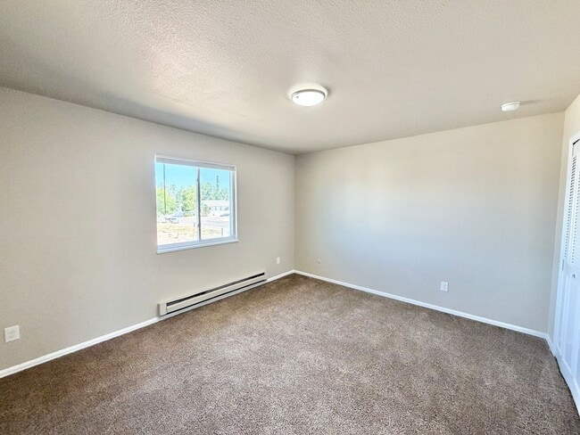 Building Photo - Two-Level 2BR with Fenced Yard & Washer/Dryer Hookups