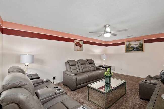 Building Photo - Beautiful 4/3 home With Attached Mother In...