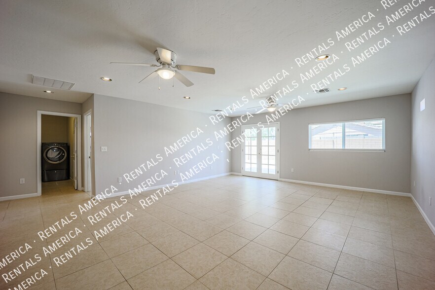 Building Photo - 614 N 74th St