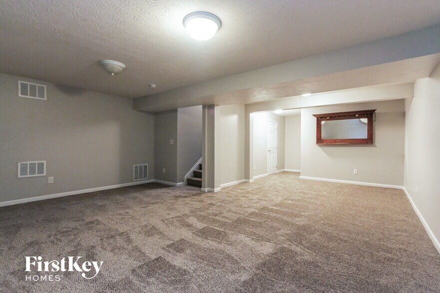 Building Photo - 8305 Wheatfield Dr