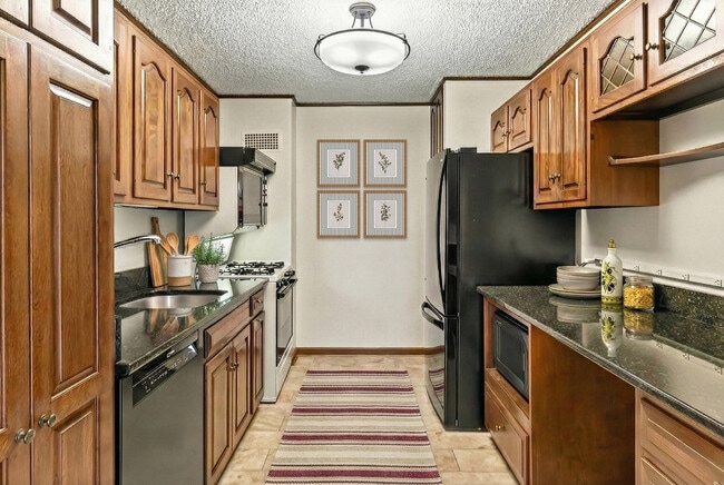 Building Photo - Martha Custis 319_