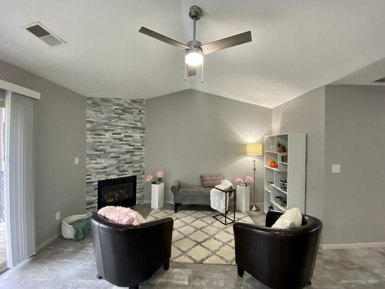 Building Photo - 1050 Minns Dr