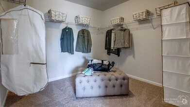 Building Photo - Three Bedroom House in SE Bend