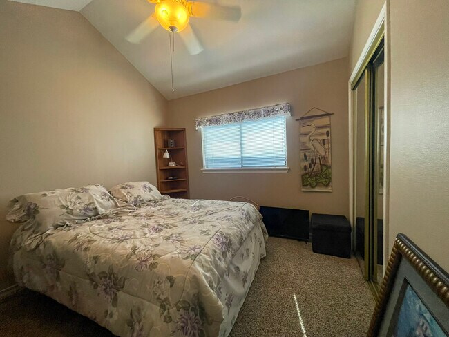 Building Photo - 13954 Seafarer Dr