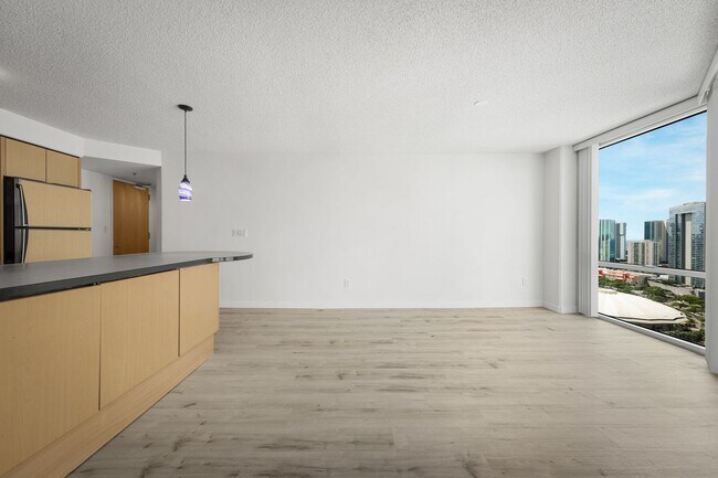 Building Photo - 801 S King St