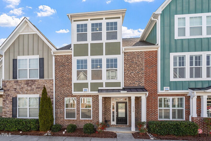 Building Photo - 550 Balsam Fir Dr