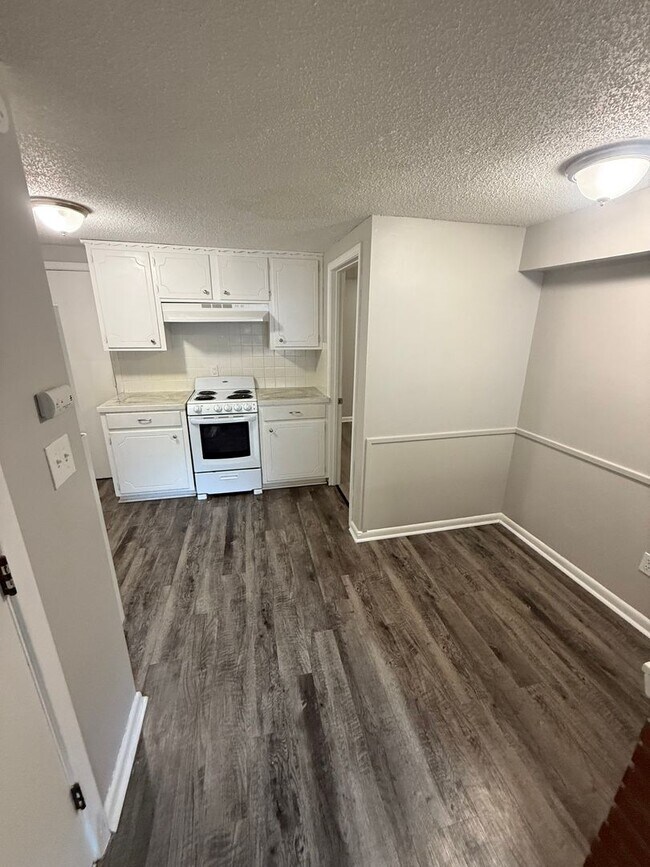 Building Photo - 903 1/2 Fredrick St