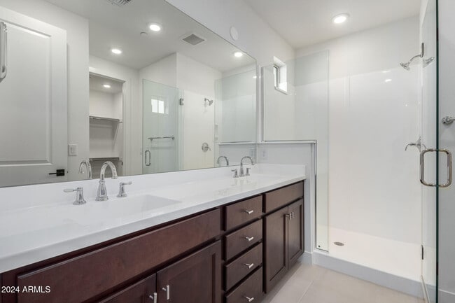 Building Photo - 2121 W Sonoran Desert Dr