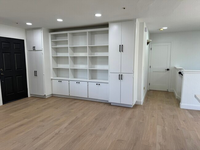 Building Photo - 5430 Sunny Ridge Pl