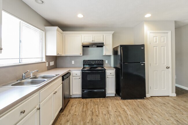 Building Photo - 4427 Ravine Dr