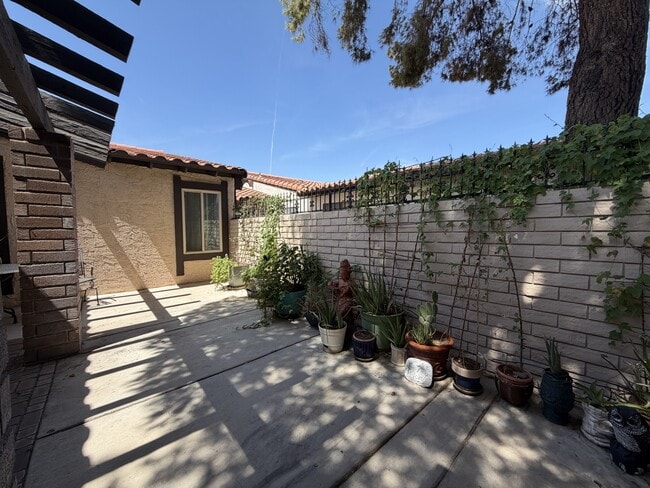 Building Photo - 2212 Plaza Del Prado
