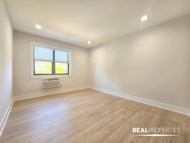 Building Photo - 698 Elm Pl