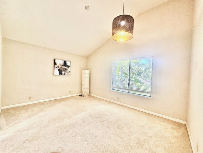 Building Photo - 6436 Buena Vista Dr