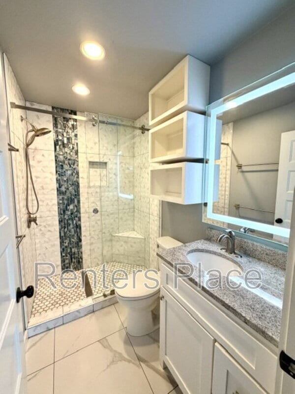 Building Photo - 624 S Quincy Ave