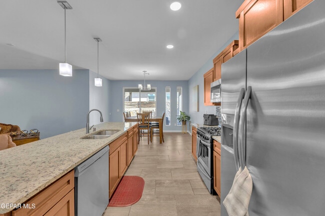 Building Photo - 12631 Mark Twain Ave