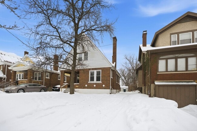 Building Photo - West Price Hill- Adorable 2 bedroom 1 Bath