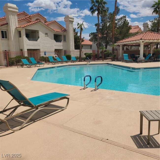 Building Photo - 636 Yacht Harbor Dr