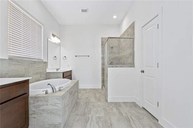 Building Photo - 121 Buckle Cove