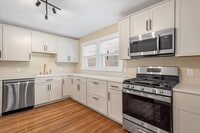 Building Photo - 51 Roslin St