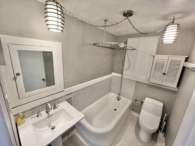 Building Photo - Chic Ocean-View Furnished Studio in a Hist...