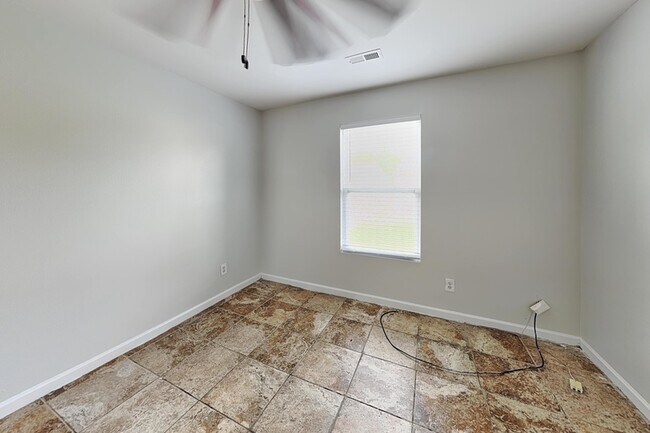 Building Photo - 7030 Maple Park Ln