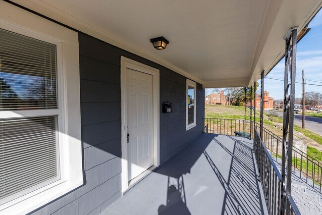 Building Photo - 3 Bedroom, 2 Bath in Birmingham