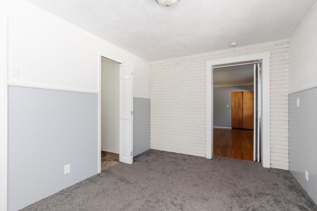 Building Photo - 564 E 700 N