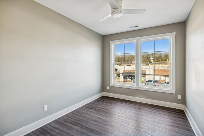 Building Photo - 120 N Main St