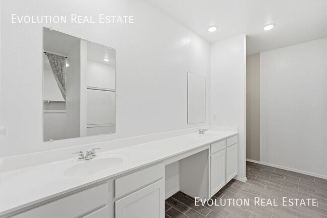 Building Photo - 11852 N Stanton Ct