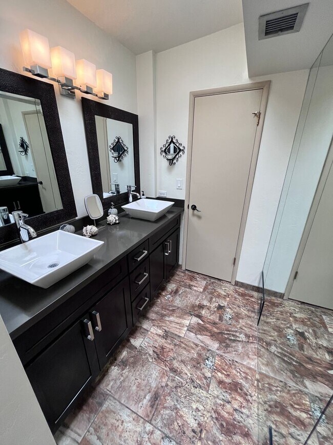 Building Photo - Catalina Foothills- 3 bedroom/ 3 bathroom ...