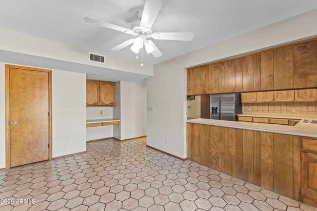 Building Photo - 1306 E La Vieve Ln