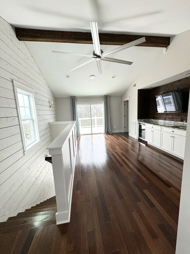 Building Photo - 3801 Lookout Dr