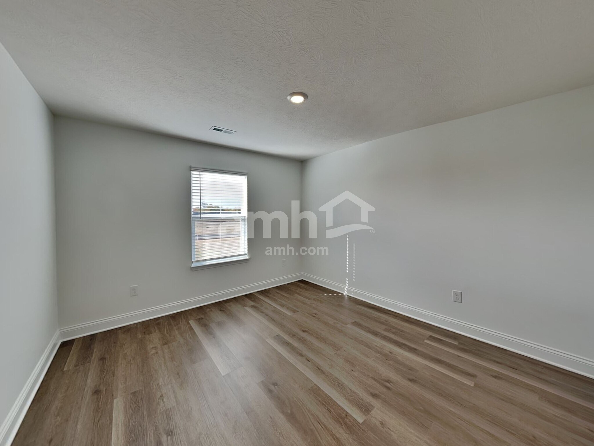 Building Photo - 9145 Henley Ave