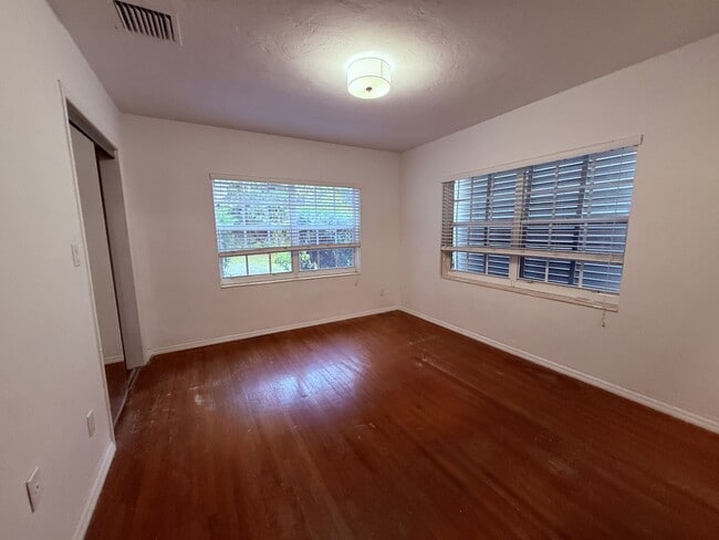 Building Photo - 2841 SW 33rd Ave