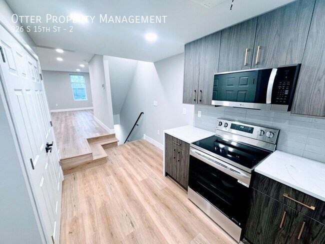 Building Photo - 926 S 15th St