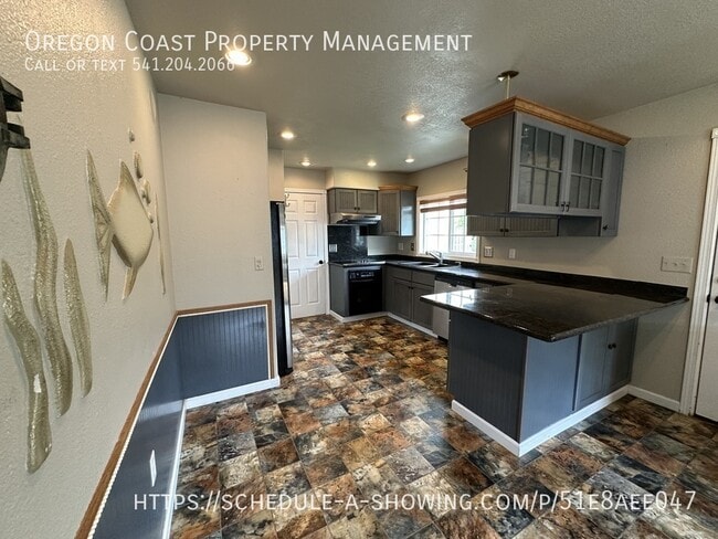 Building Photo - 425 Siletz Ave