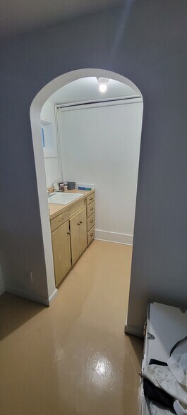 Building Photo - 965 NE C St