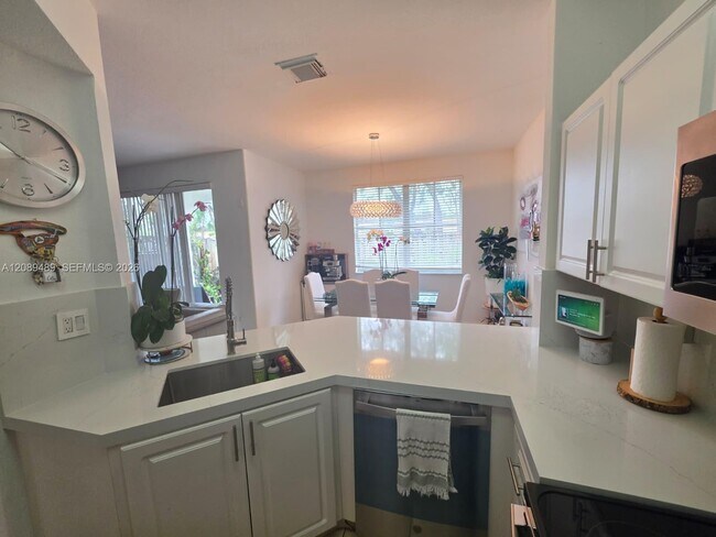 Building Photo - 7800 NW 116 Pl