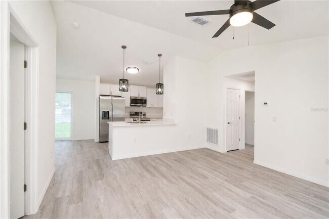 Building Photo - 510 SW 15th Ave