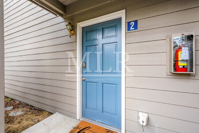Building Photo - Modern Comfort in Tumwater – Renovated Upstairs End Unit with Move-In Specials!