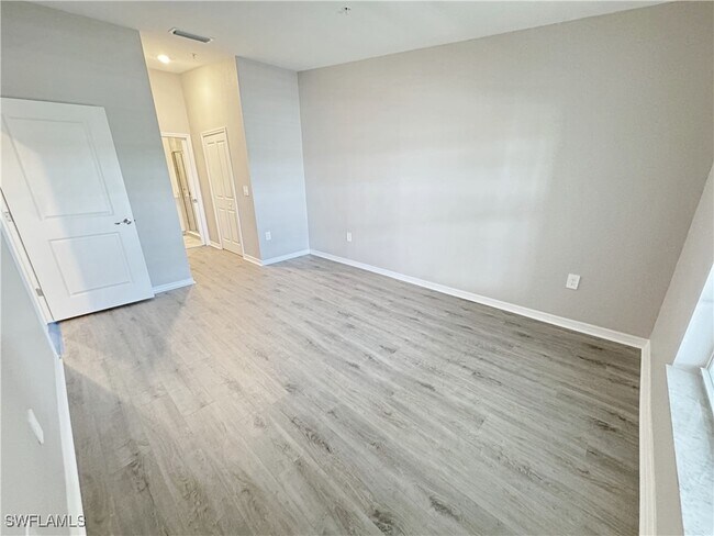 Building Photo - 14231 Heritage Landing Blvd