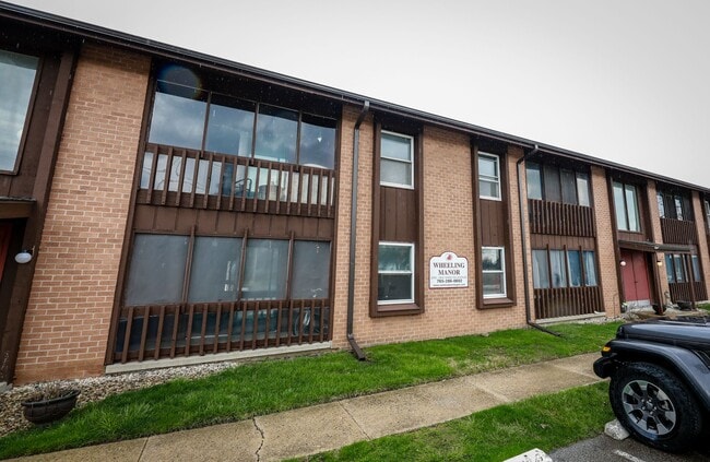 Building Photo - Spacious 2 Bedroom with Private Balcony!