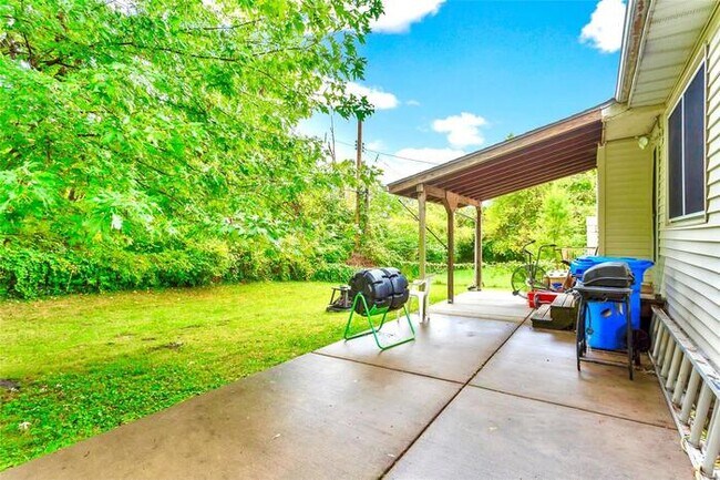 Building Photo - Fantastic 3bd/2ba home! Let yourself in!