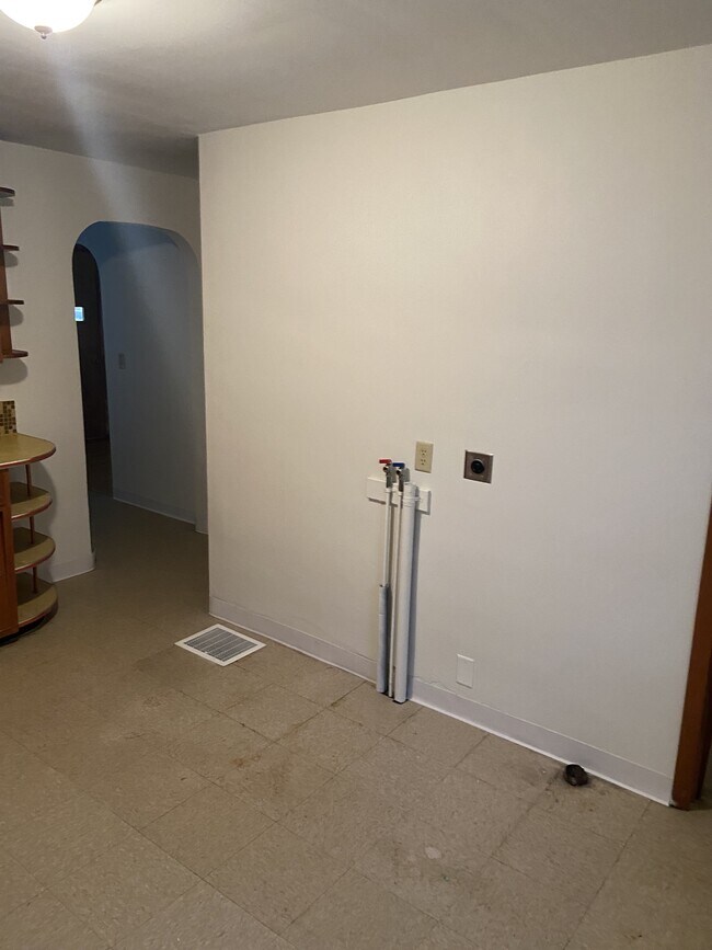 Washer/Dryer hookup - 2633 Cambria Mill Rd