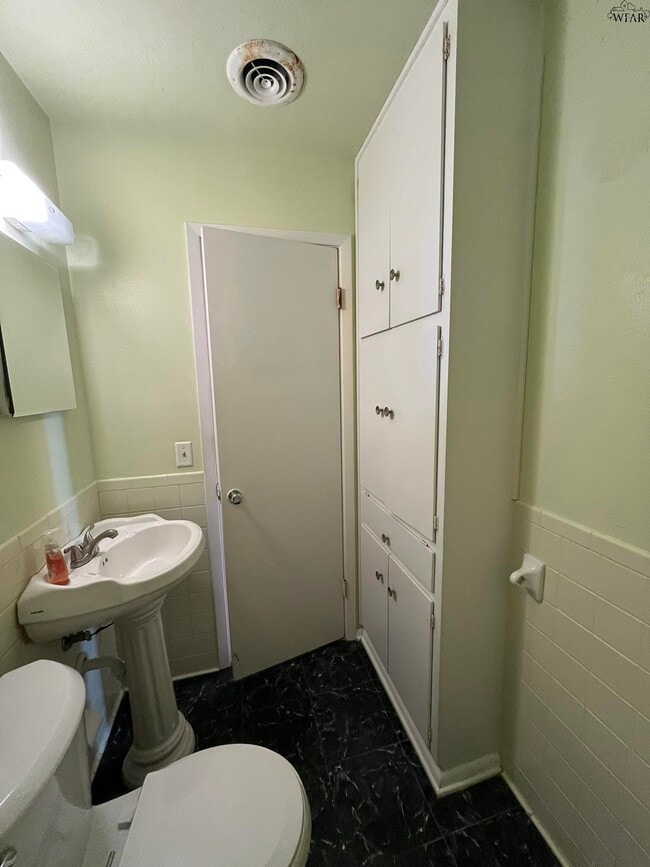 Building Photo - 4723 N Shore Dr